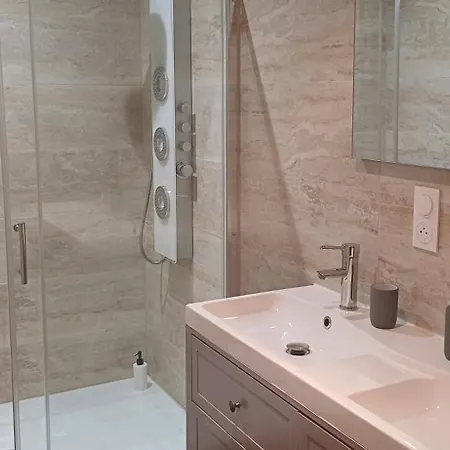 Authentique 2 Chambres, Hyper Centre, French Corner