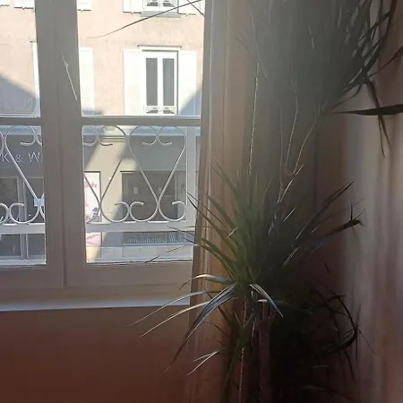 Authentique 2 Chambres, Hyper Centre, French Corner Apartment Troyes