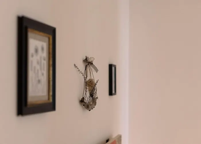 Authentique 2 Chambres, Hyper Centre, French Corner Apartment *