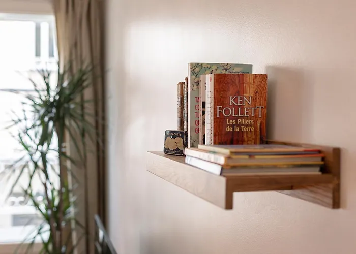 Apartment Authentique 2 Chambres, Hyper Centre, French Corner *