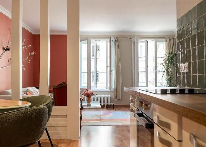 Apartment Authentique 2 Chambres, Hyper Centre, French Corner